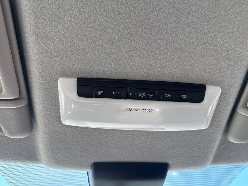 Used 2020 Nissan Kicks SV FWD image 11