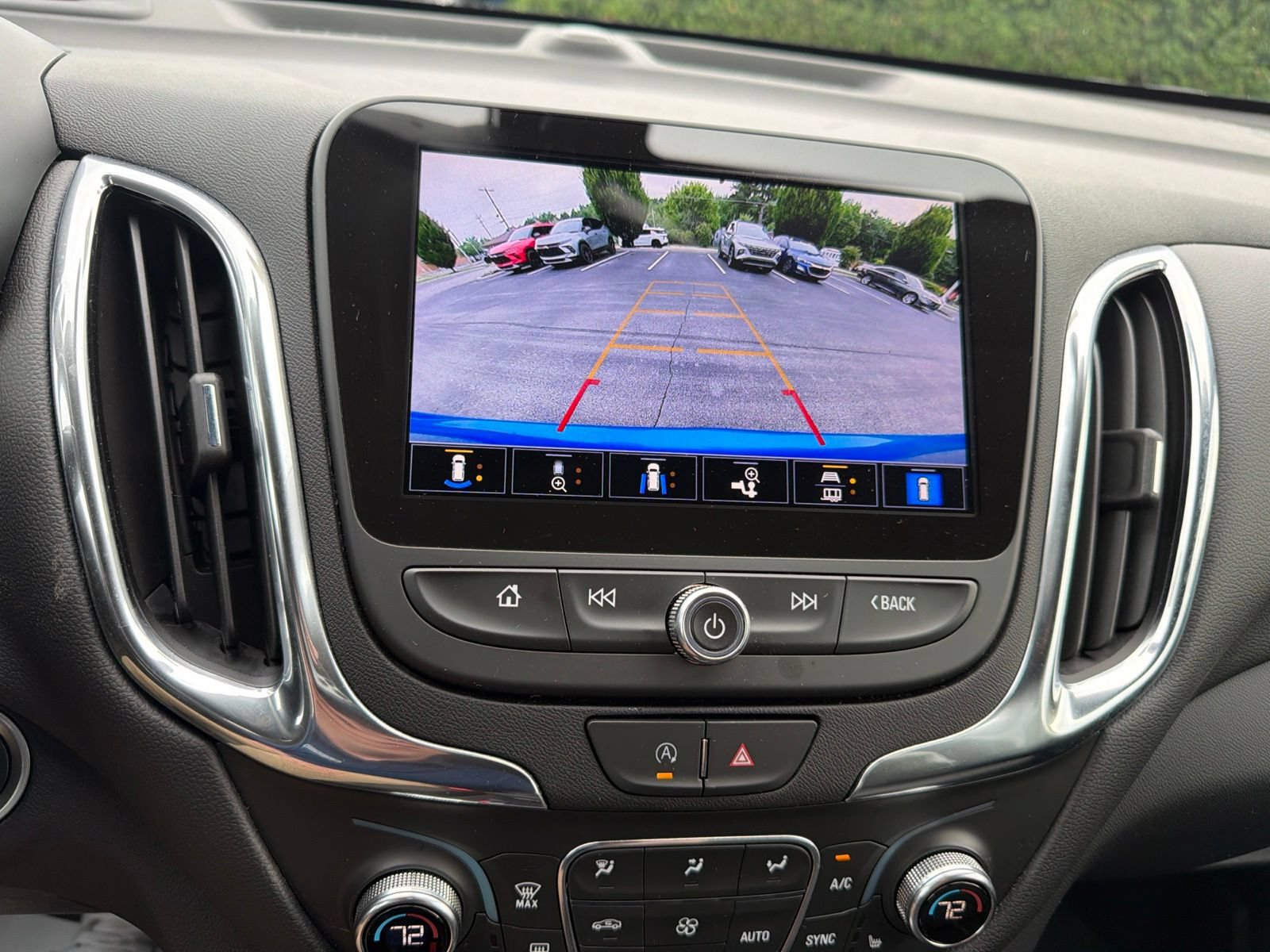 Used 2024 Chevrolet Equinox LT FWD image 17