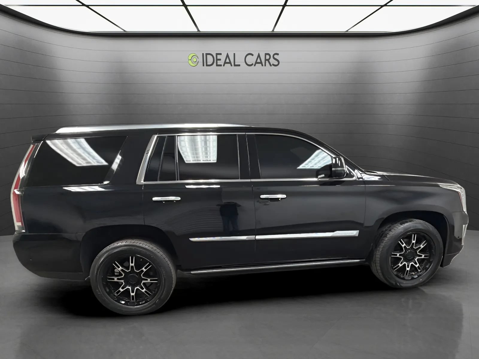 Used 2019 Cadillac Escalade Platinum RWD image 4