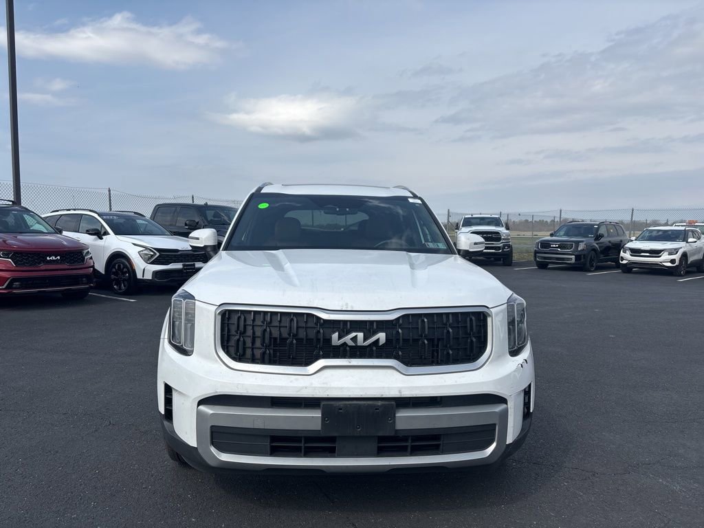 Used 2023 Kia Telluride EX w/ EX Captain's Chair Package image 8