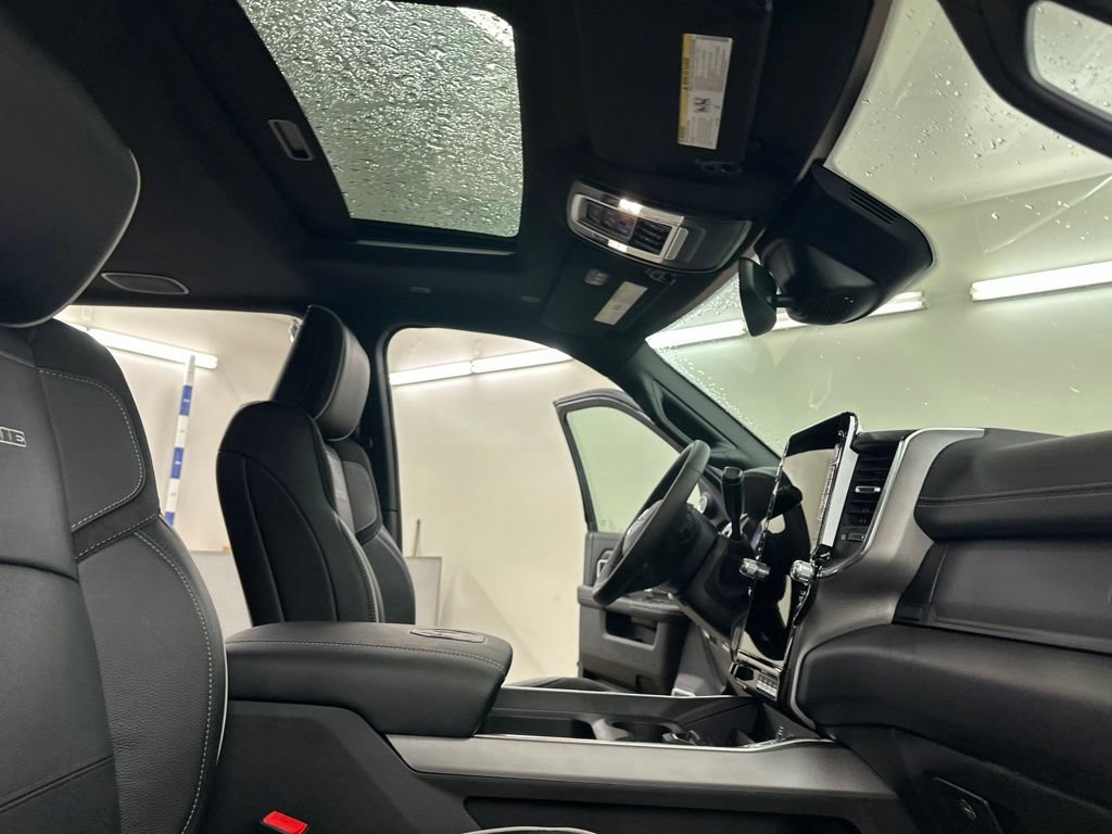 New 2026 RAM 3500 Laramie AWD/4WD image 25