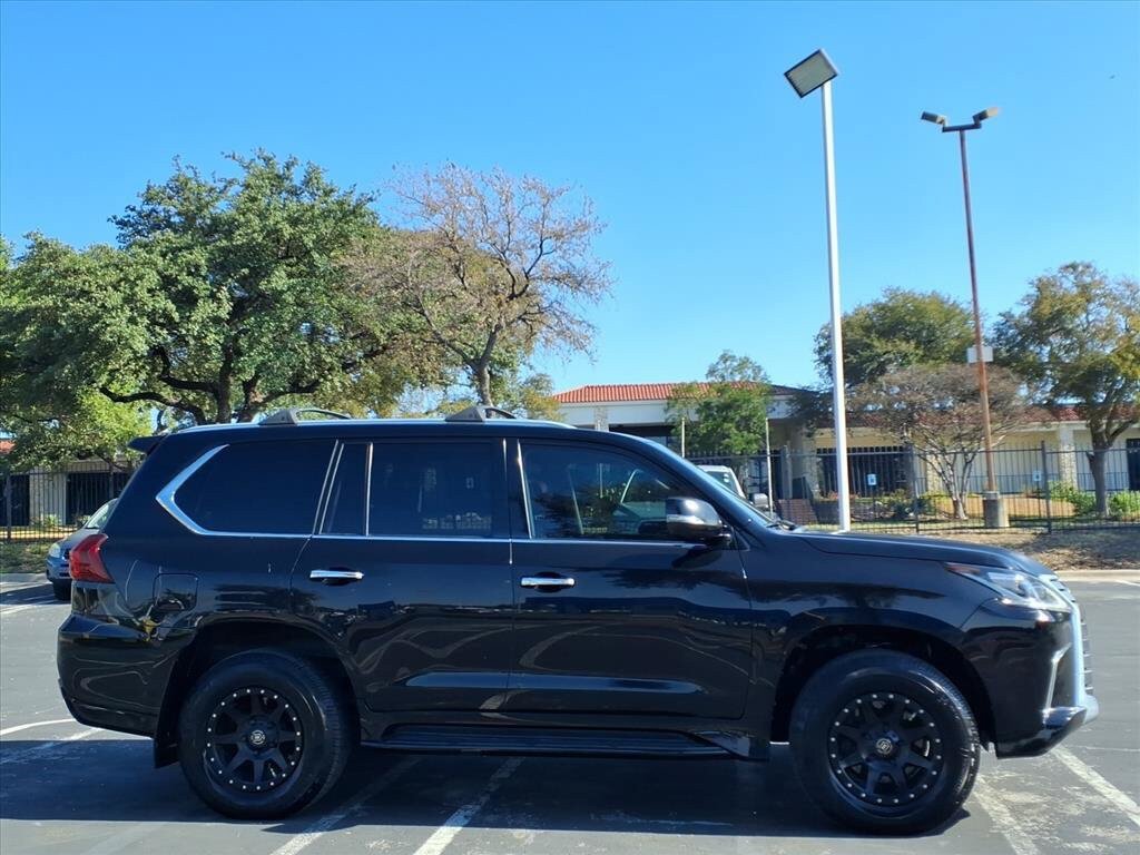 Used 2016 Lexus LX 570 4WD w/ Luxury Package image 4