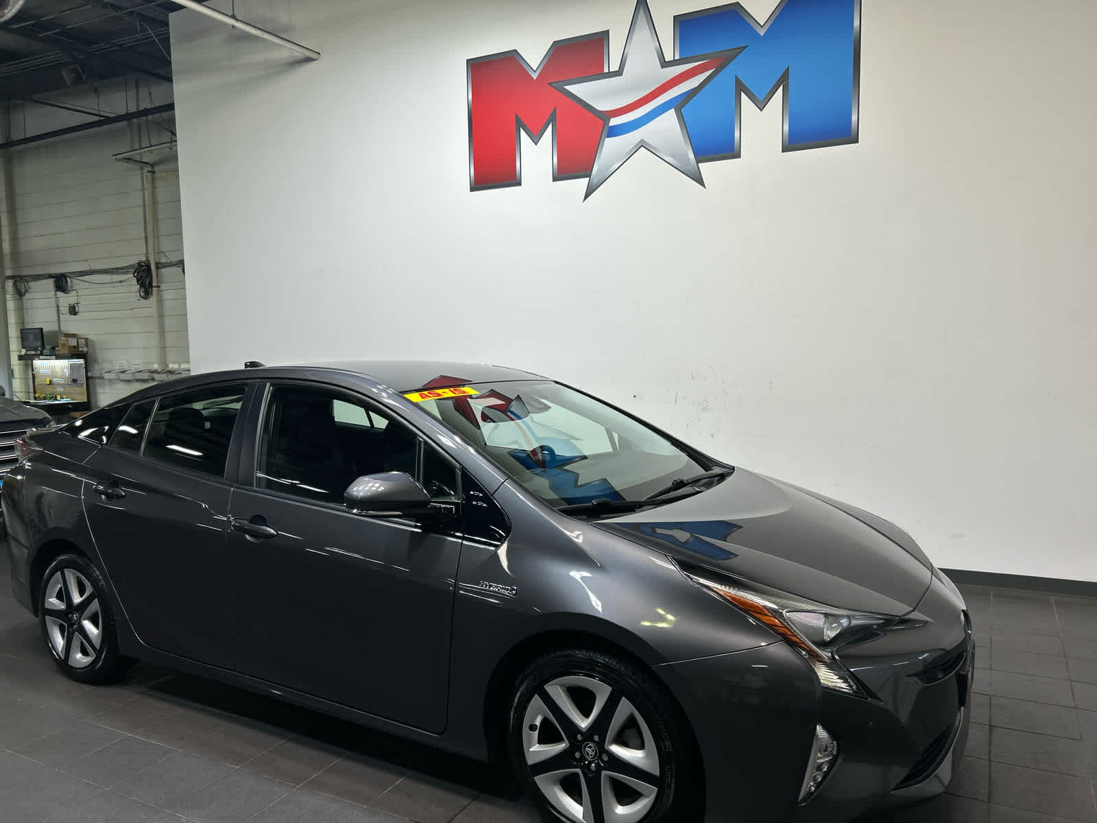 Used 2017 Toyota Prius Four Touring w/ Premium Convenience Package FWD image 2