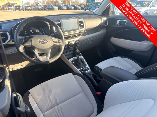 Used 2025 Hyundai Venue SEL image 14