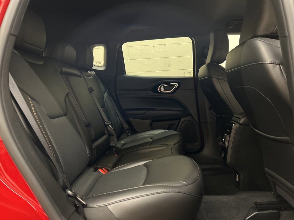 Used 2022 Jeep Compass Limited image 9