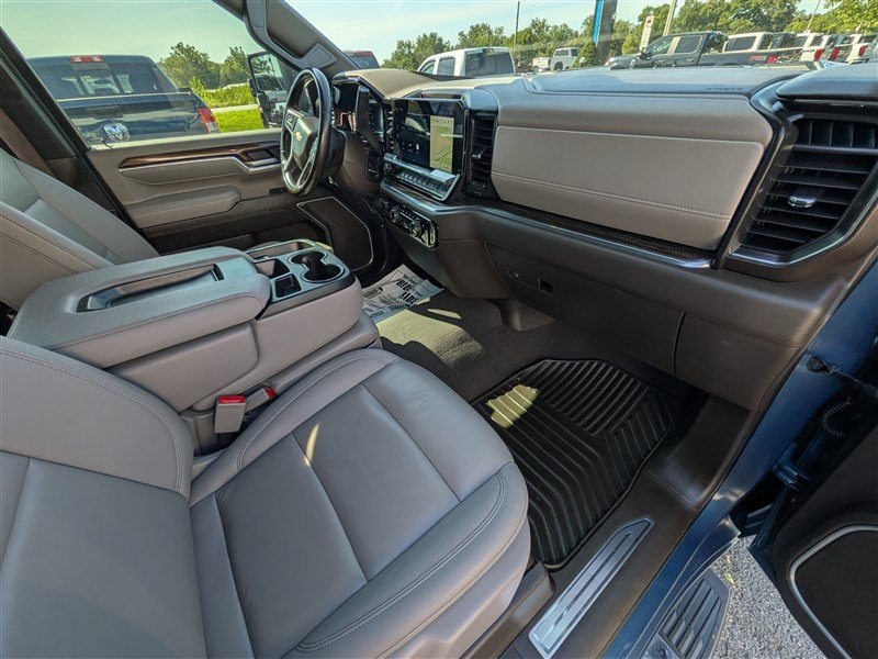 Used 2025 Chevrolet Silverado 2500 LT w/ All Star Edition AWD/4WD image 18