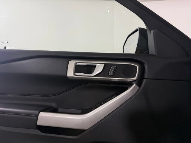 Used 2023 Ford Explorer XLT w/ Equipment Group 202A RWD image 29
