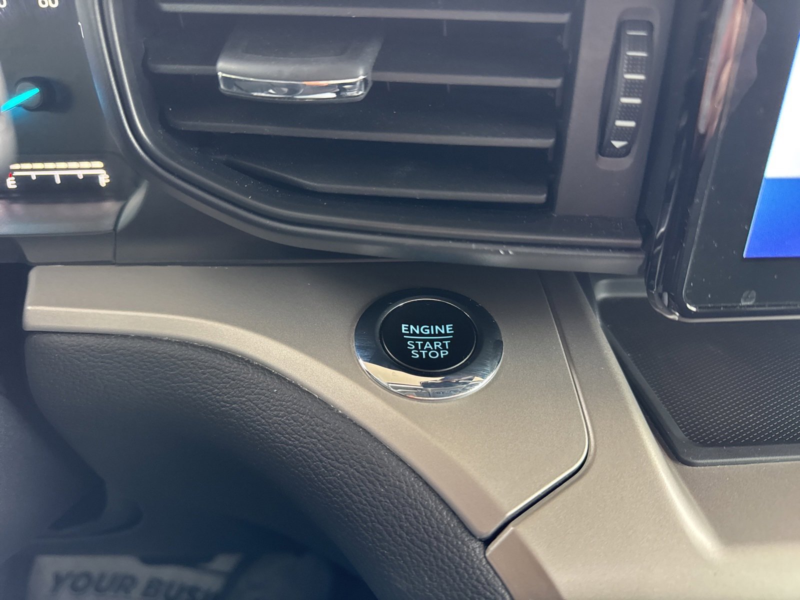 Certified 2023 Ford Explorer XLT image 30