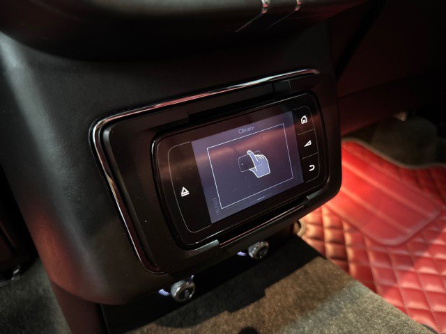 Used 2017 Bentley Bentayga image 60