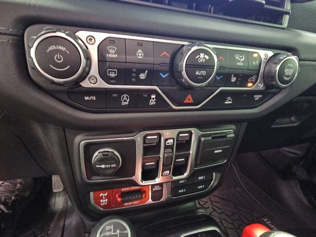 Used 2025 Jeep Gladiator Mojave w/ Convenience Group AWD/4WD image 21