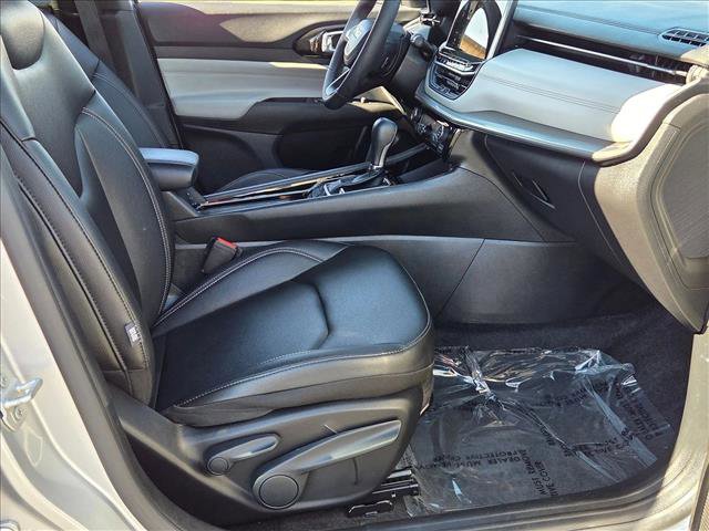 Used 2025 Jeep Compass Limited image 20