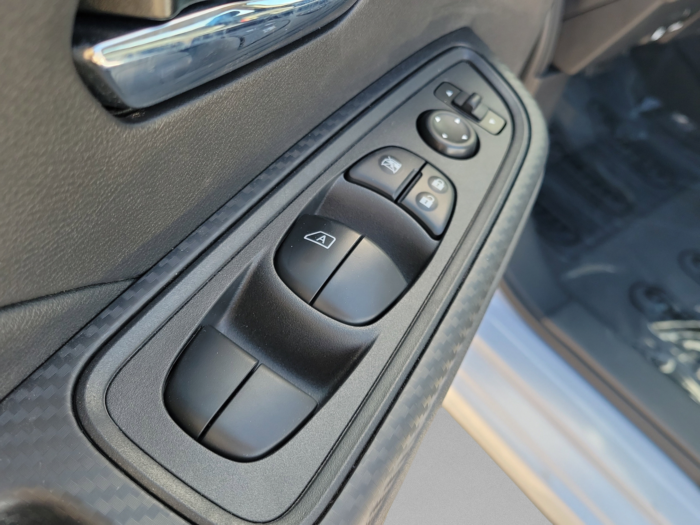 New 2025 Nissan Versa SV w/ Trunk Package FWD image 17