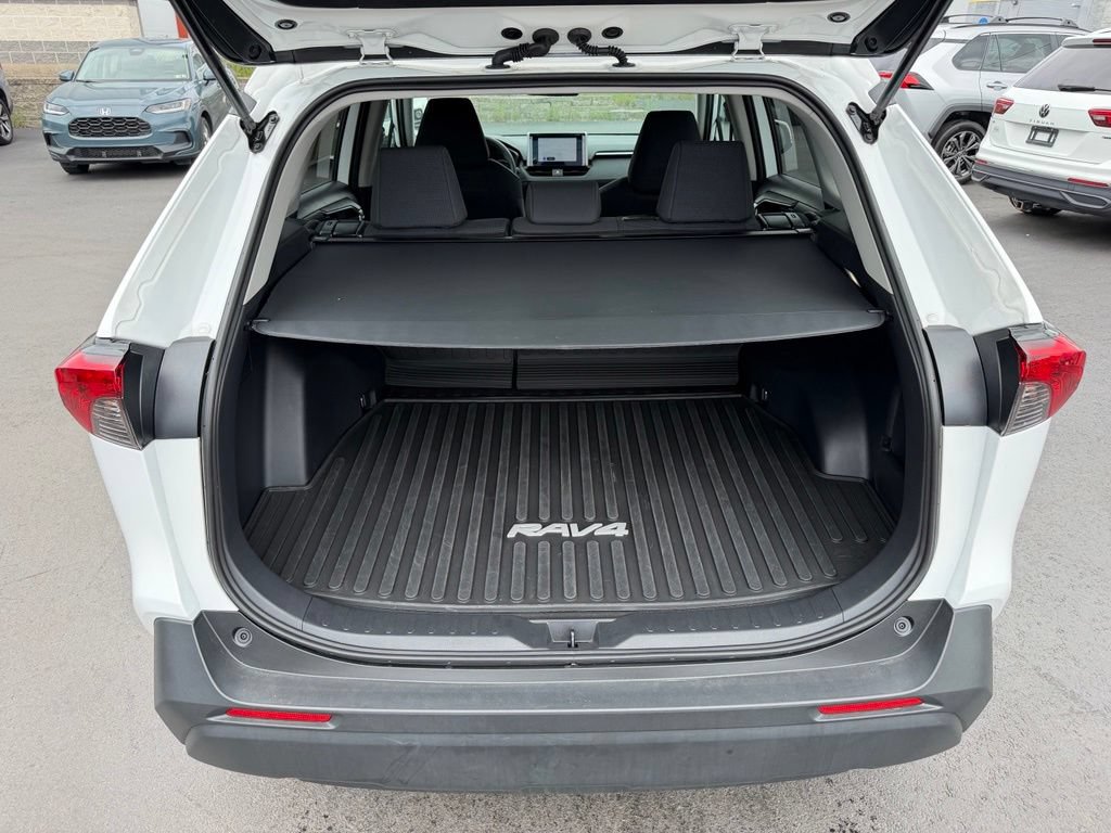 Used 2025 Toyota RAV4 LE AWD/4WD image 27