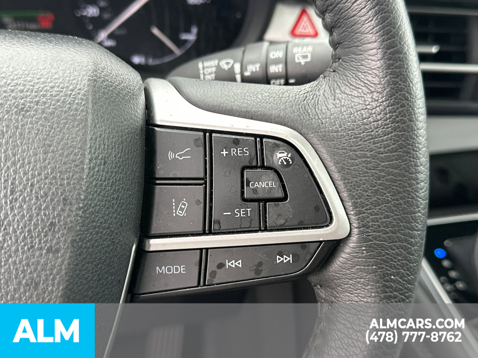 Used 2025 Toyota Sienna XLE FWD image 29
