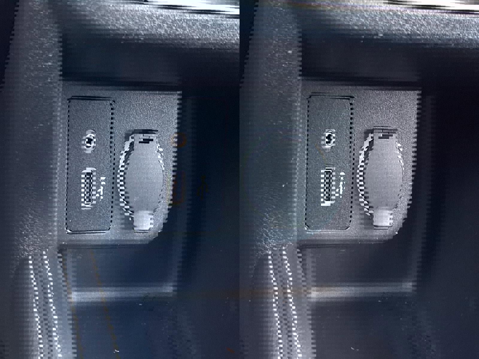 Used 2019 Nissan Kicks S image 19