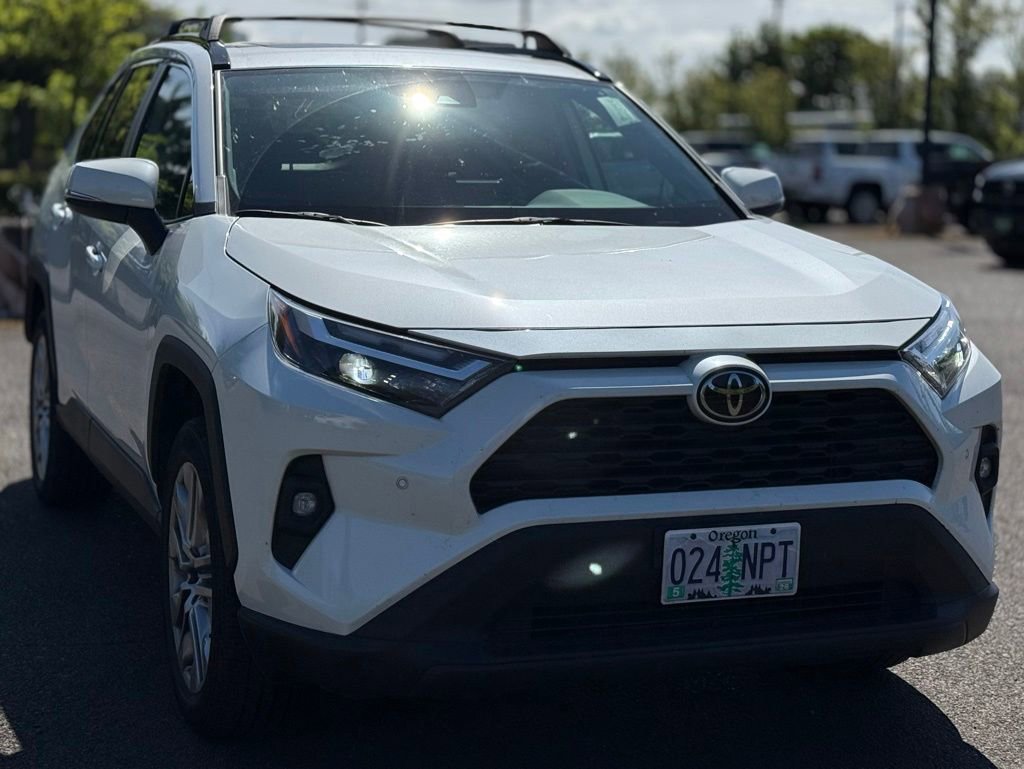Used 2022 Toyota RAV4 XLE Premium AWD/4WD image 7