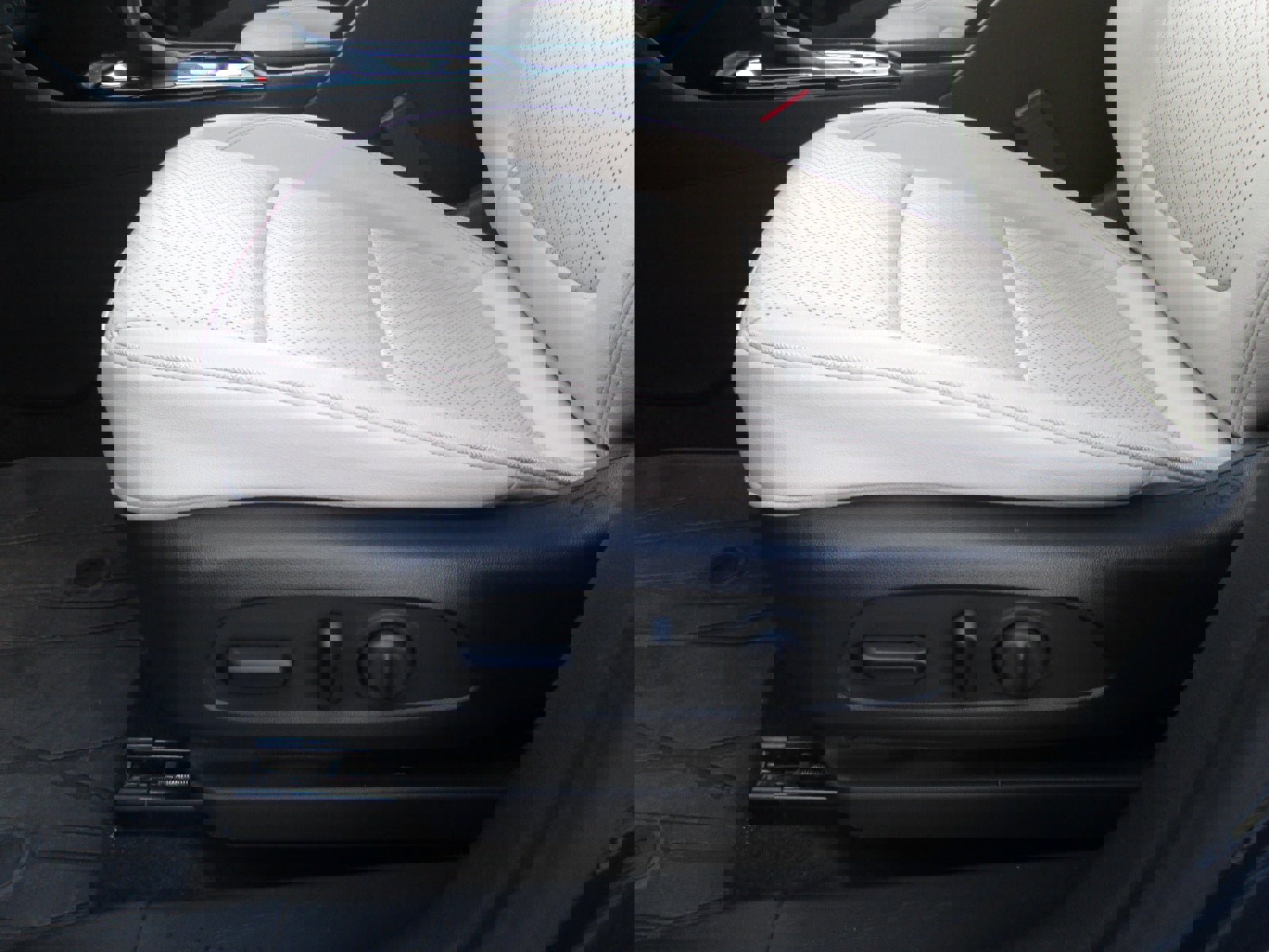 Used 2020 Buick Encore GX Essence w/ Experience Buick Package image 10