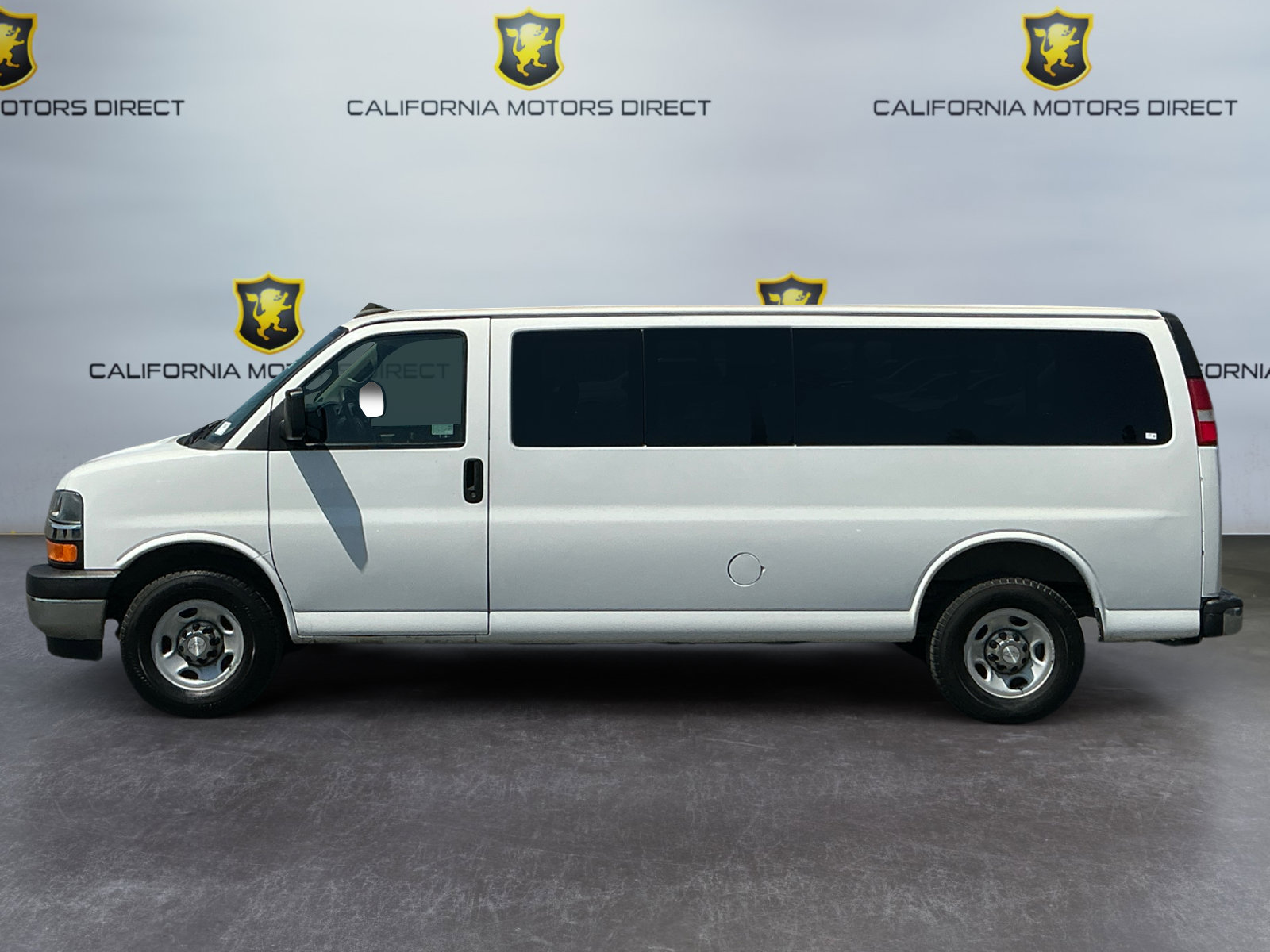 Used 2017 Chevrolet Express 3500 LT w/ LT Preferred Equipment Group RWD image 2