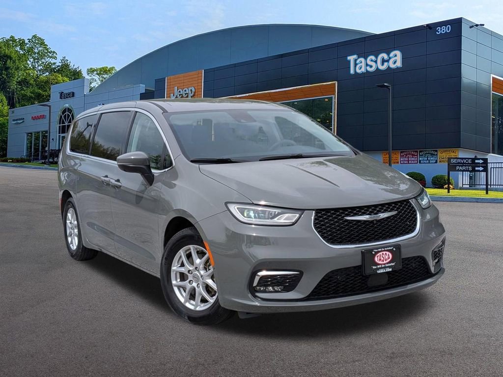 Used 2023 Chrysler Pacifica Touring-L