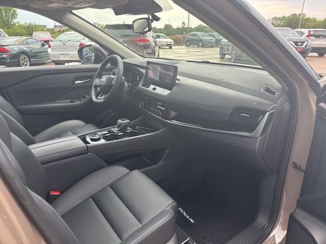 Used 2025 Nissan Rogue SL w/ Tech Package AWD/4WD image 18
