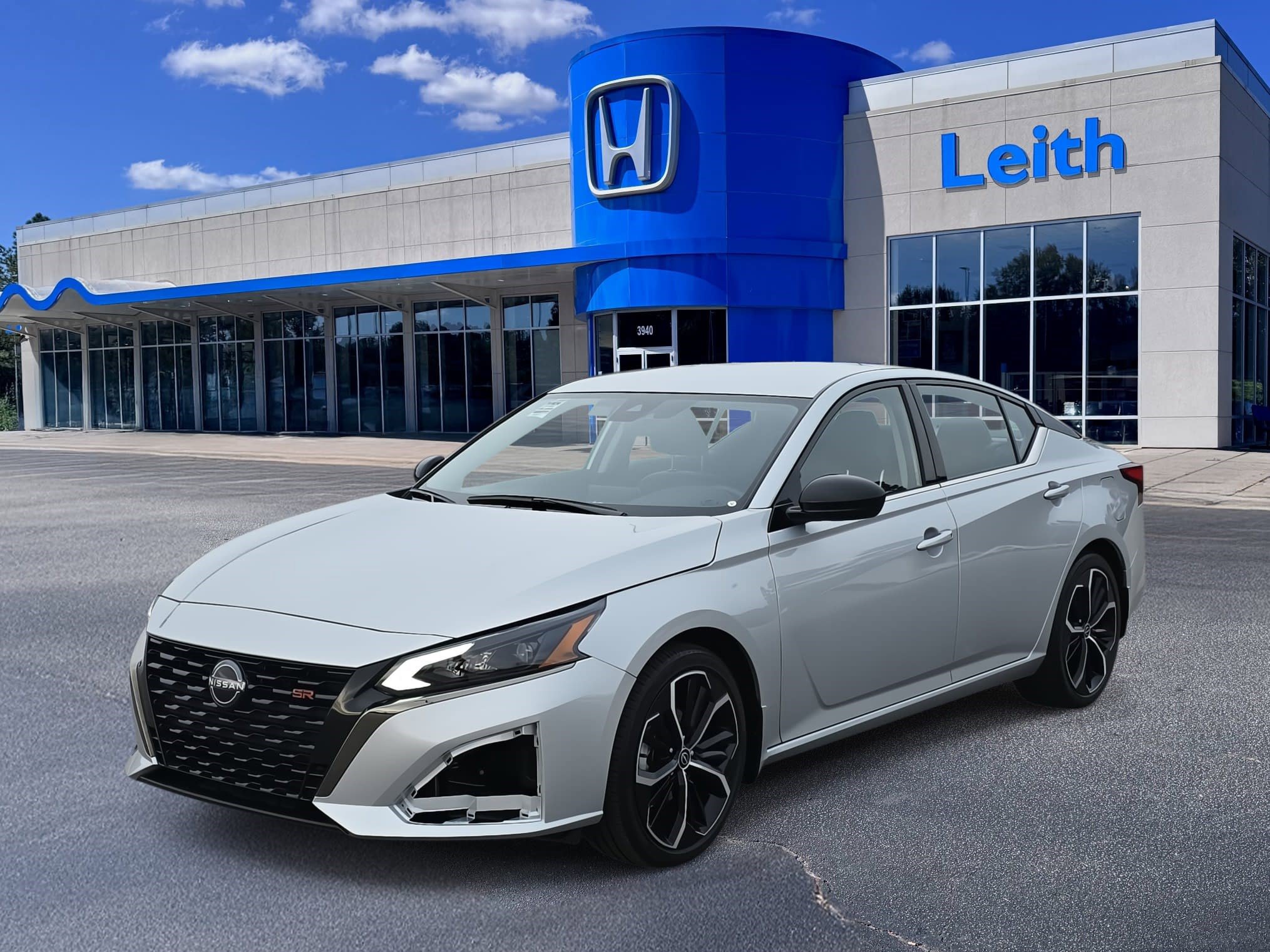 Used 2023 Nissan Altima 2.5 SR image 1