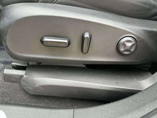 Used 2019 Buick Envision Essence FWD image 16