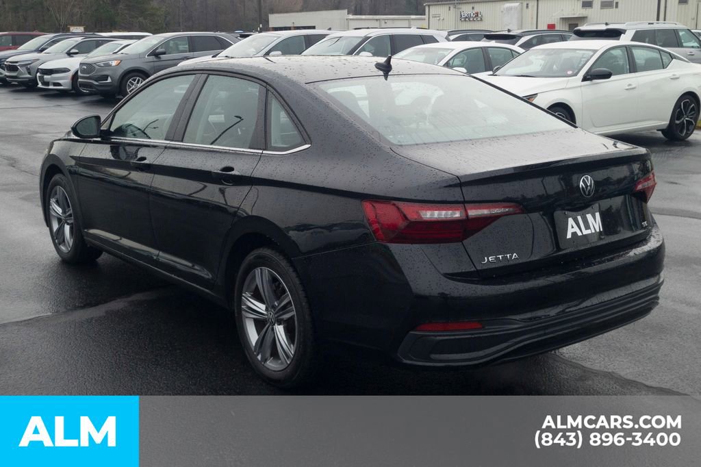 Used 2024 Volkswagen Jetta SE image 9