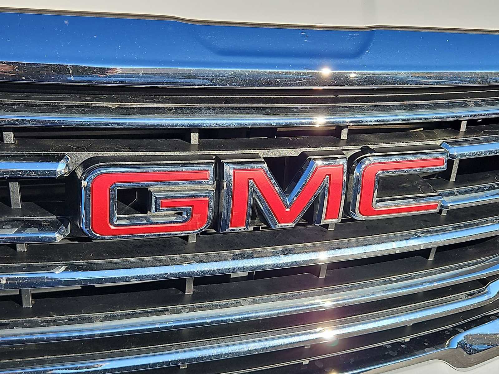 Used 2024 GMC Terrain SLT image 12