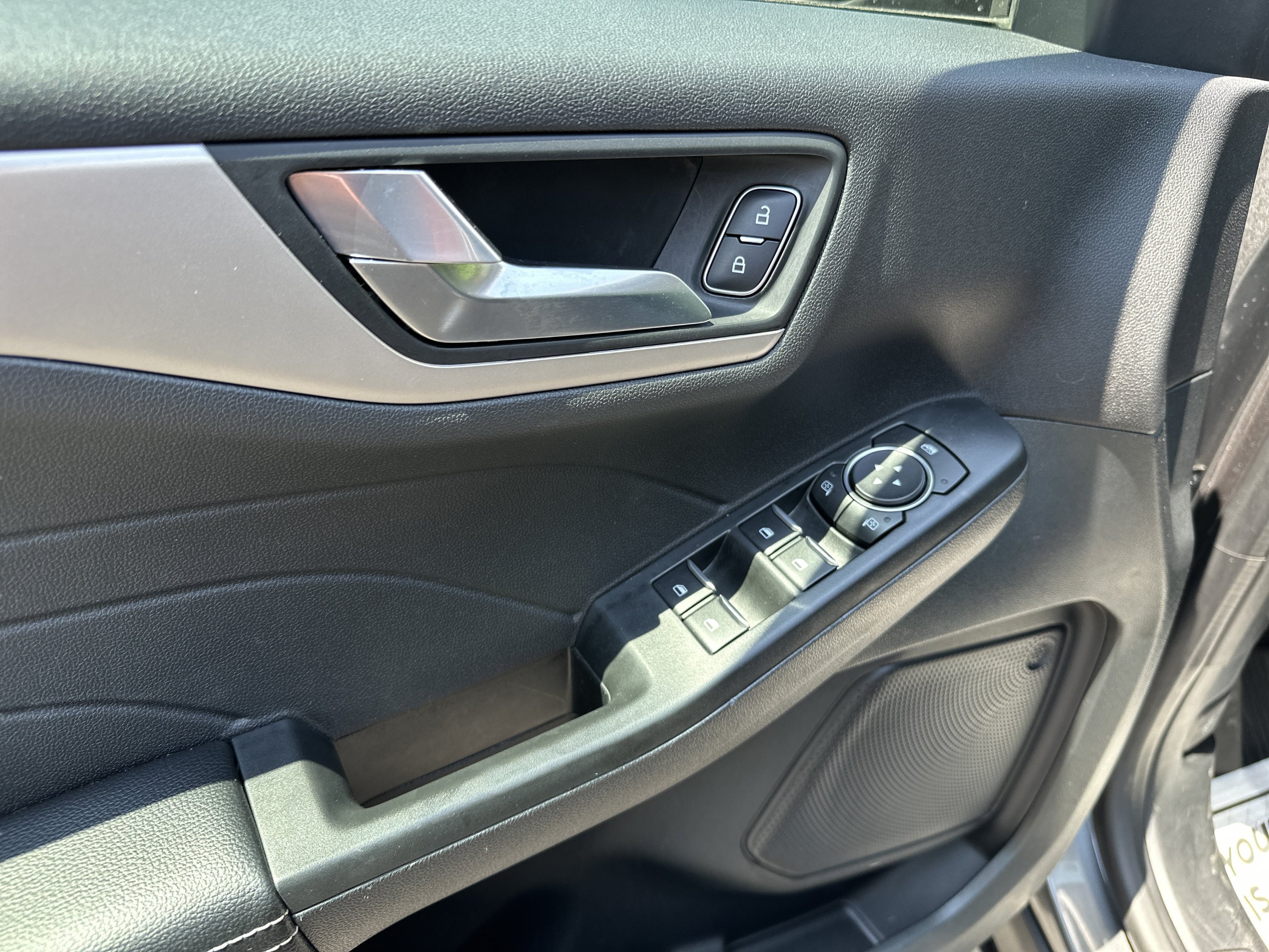 Used 2022 Ford Escape SEL AWD/4WD image 9