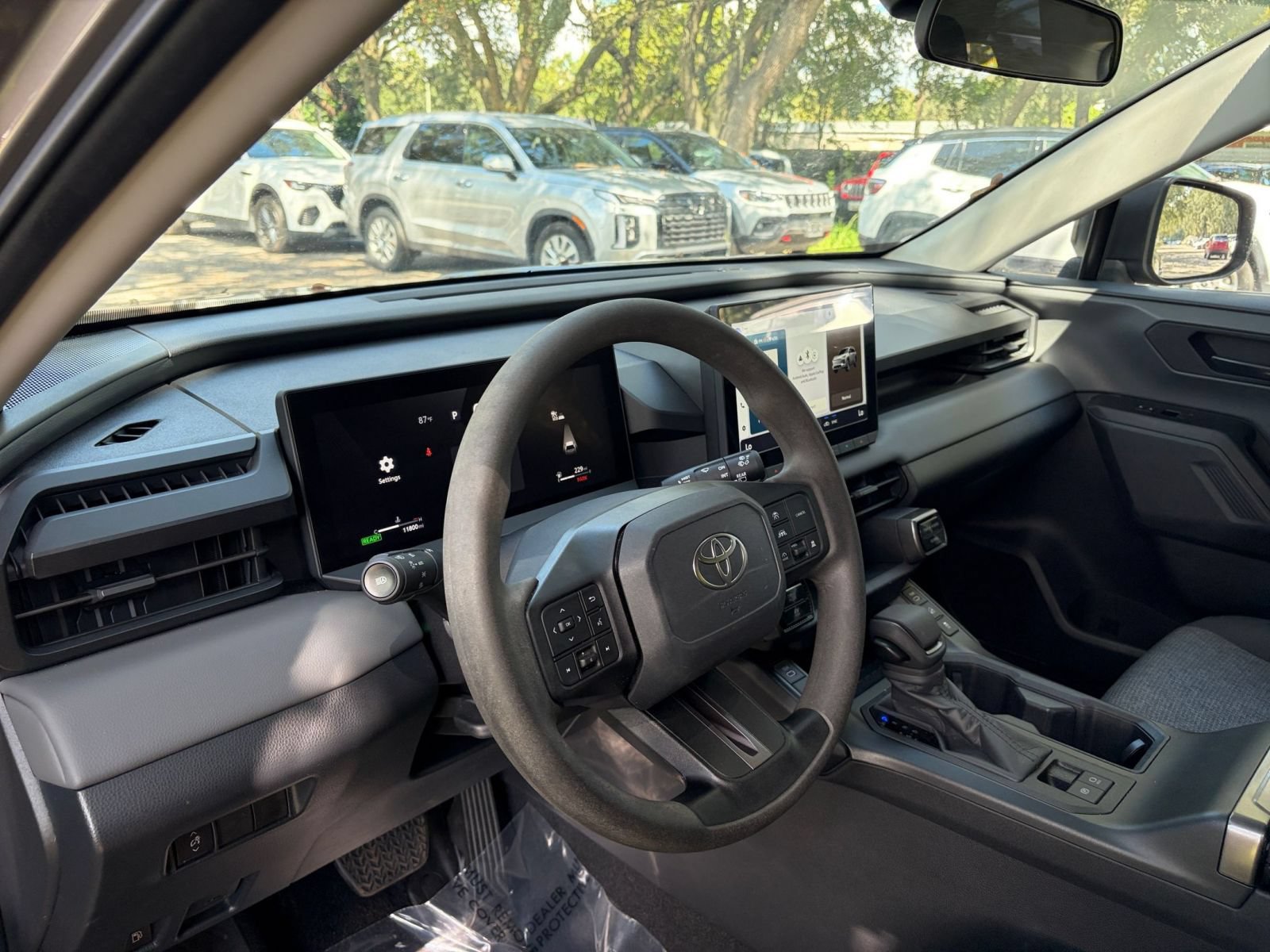 Used 2026 Toyota RAV4 LE AWD/4WD image 32