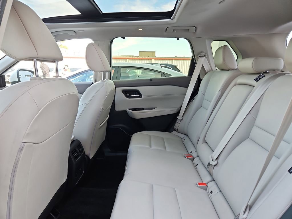 Used 2023 Nissan Rogue SL w/ SL Premium Package image 32