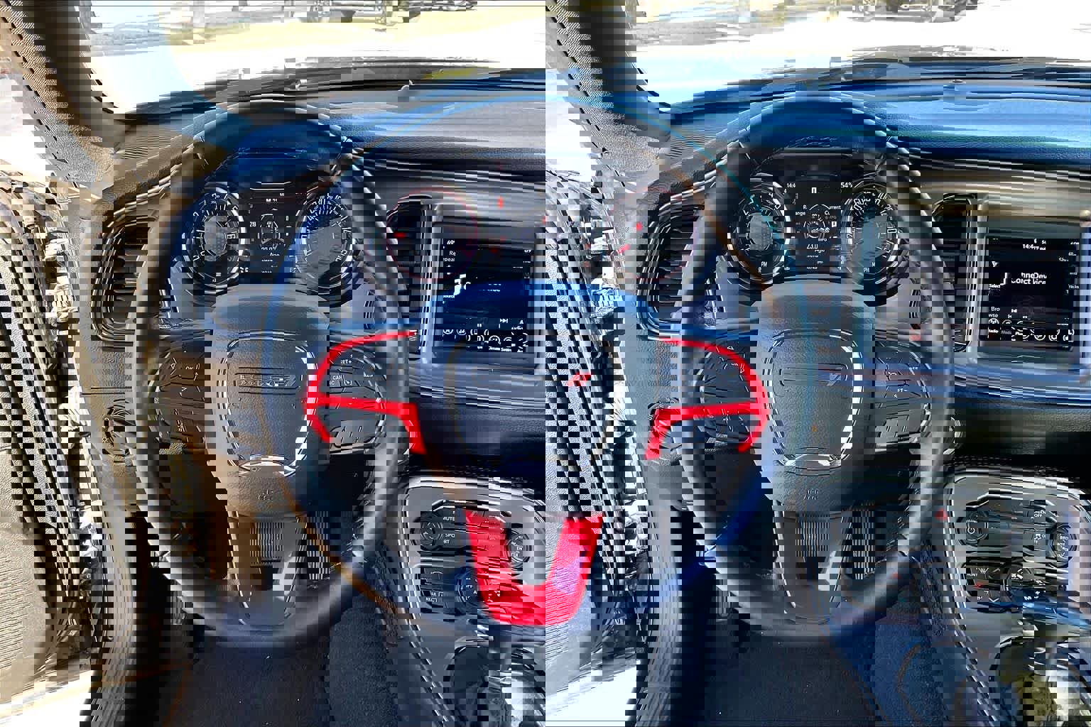 Used 2023 Dodge Challenger SXT image 5