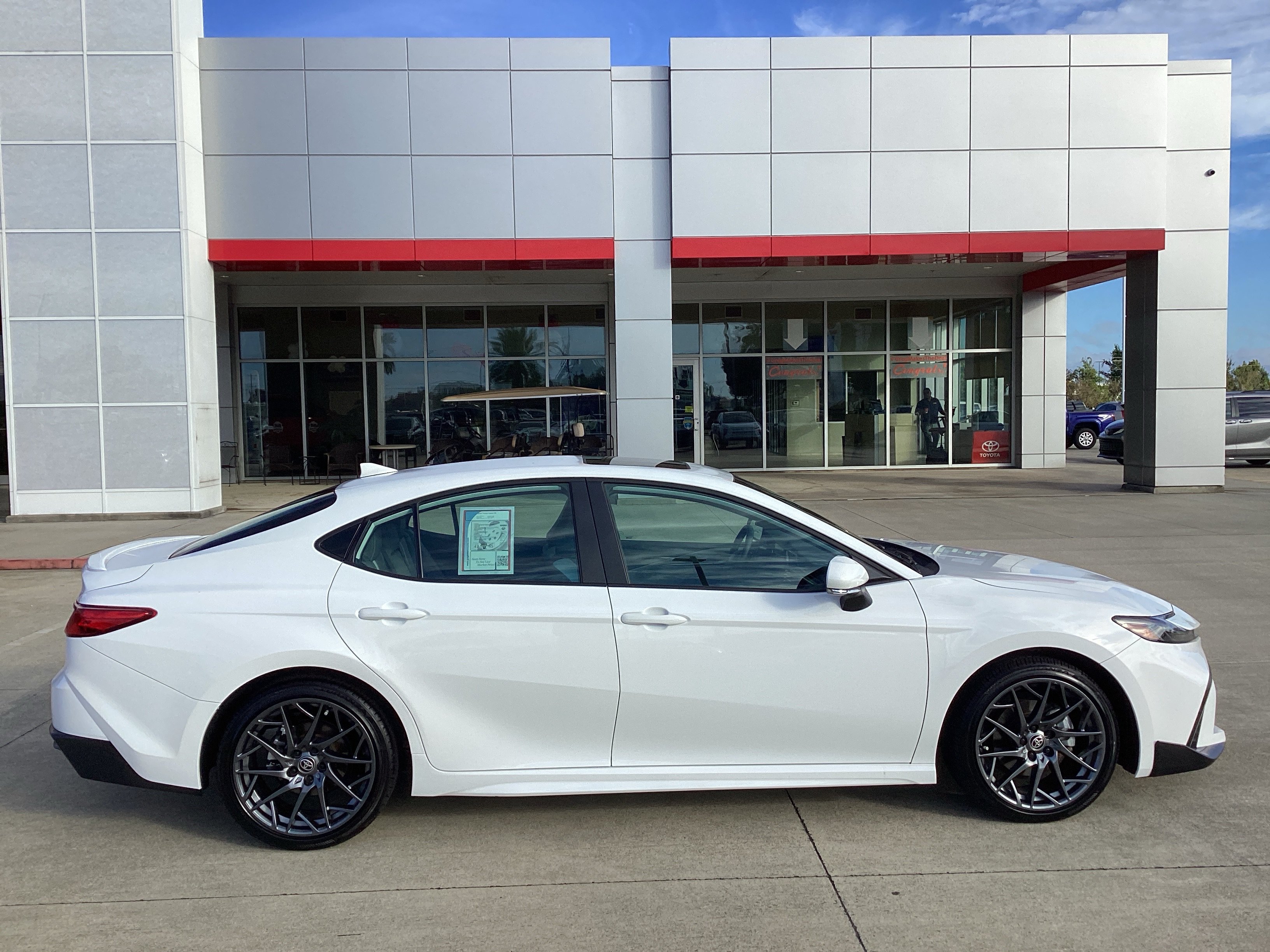 Used 2026 Toyota Camry SE w/ Multimedia Upgrade Package FWD image 8