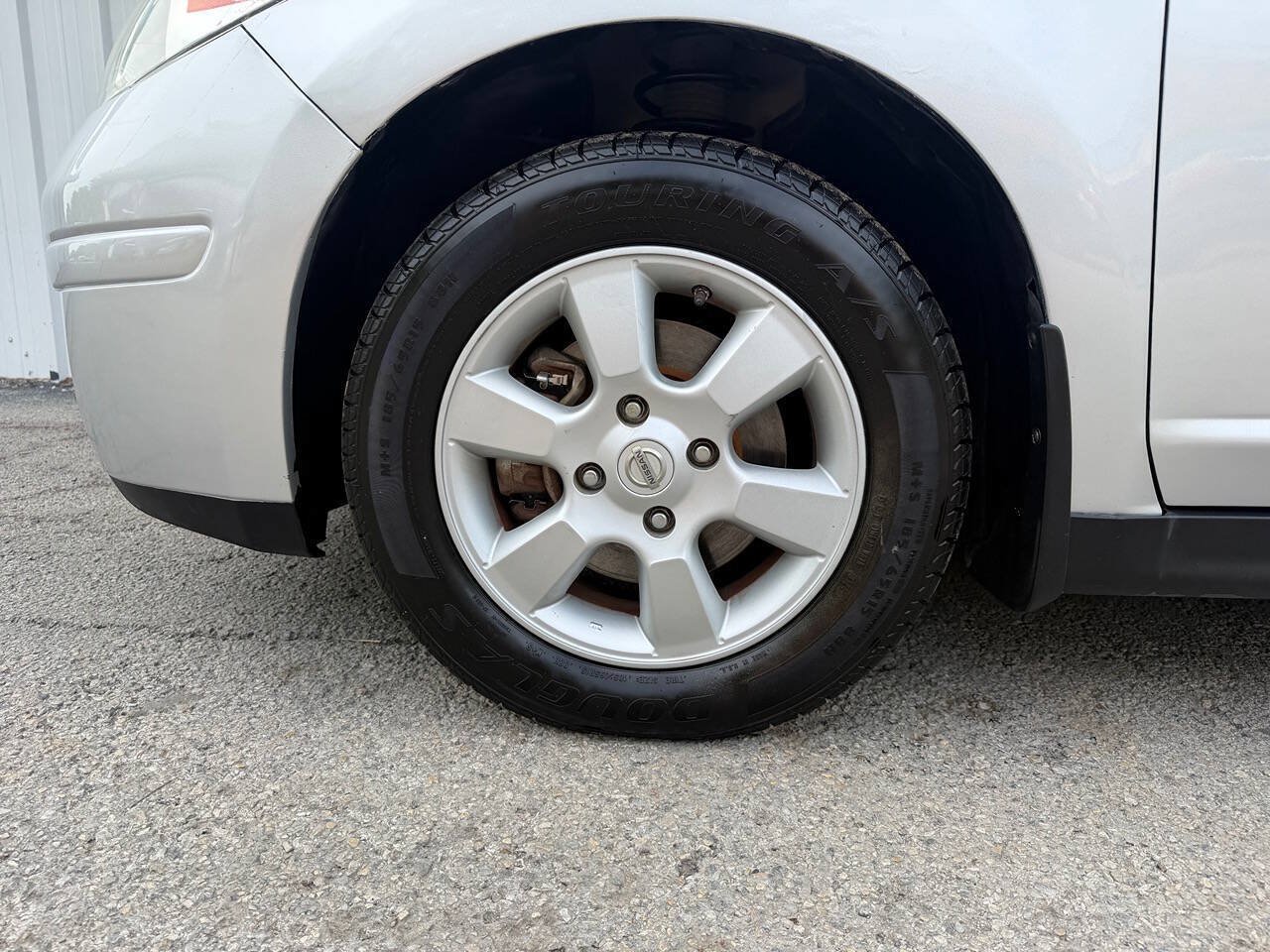 Used 2009 Nissan Versa Hatchback w/ Convenience Pkg FWD image 31