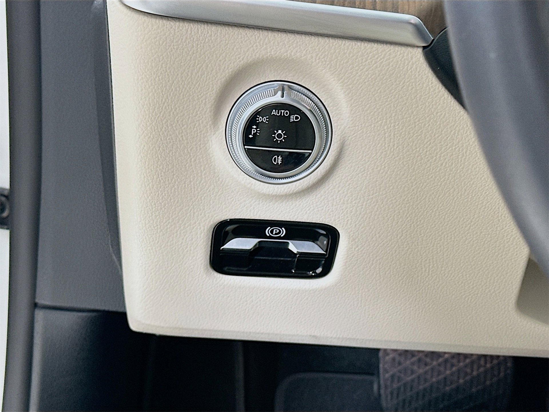 Certified 2025 Mercedes-Benz C 300 Sedan image 11