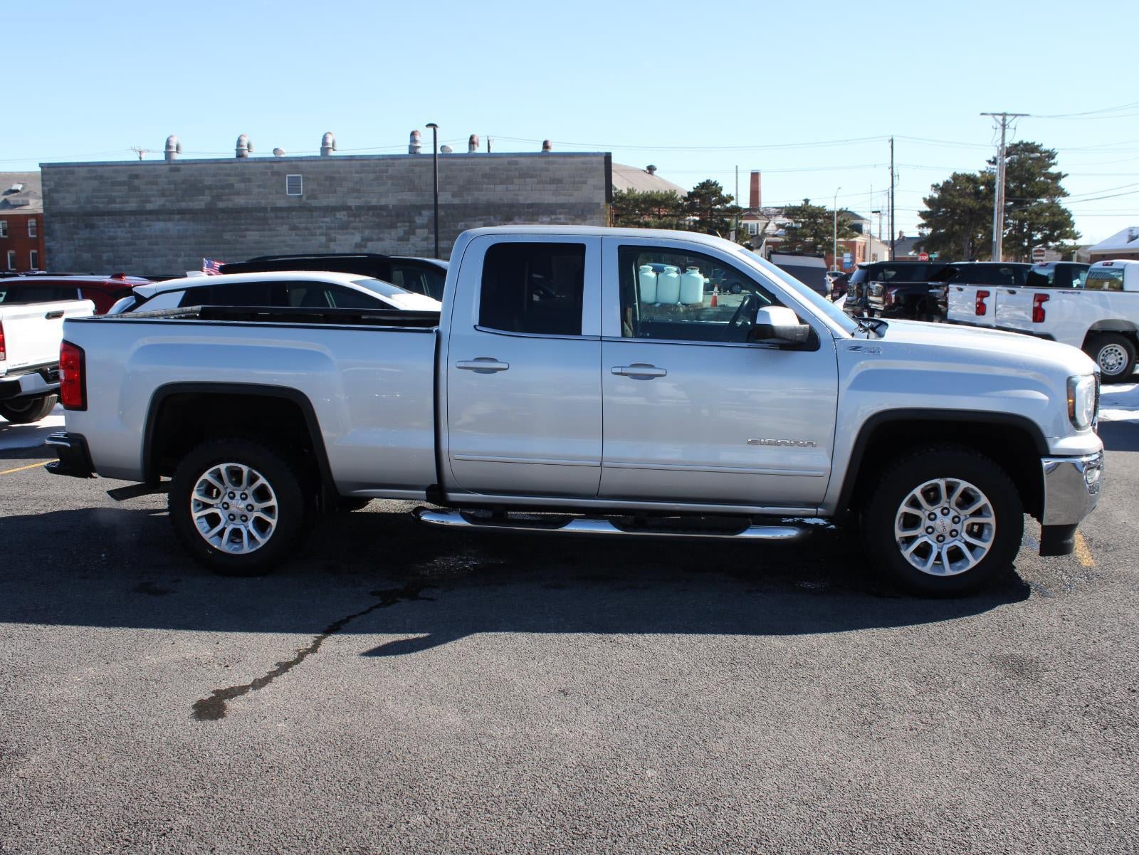 Used 2019 GMC Sierra 1500 SLE w/ SLE Value Package image 4