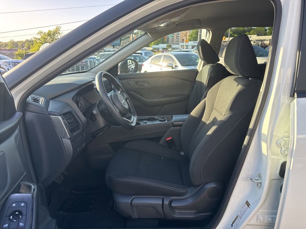 Used 2024 Nissan Rogue S AWD/4WD image 11