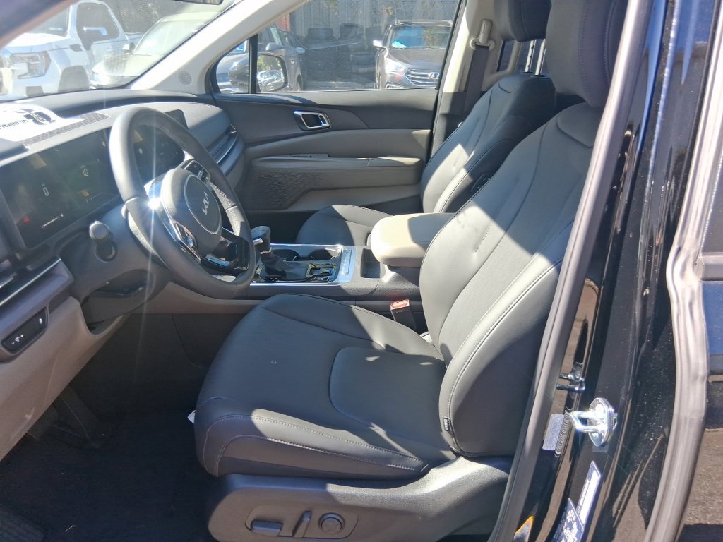 Certified 2026 Kia Carnival EX FWD image 12