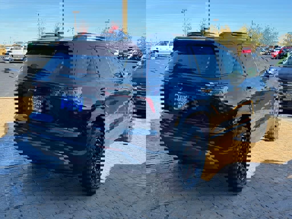 New 2026 Chevrolet Equinox LT w/ Convenience Package II image 2