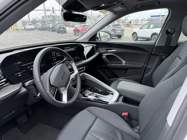 Used 2025 Audi Q5 Premium w/ Convenience Package image 5