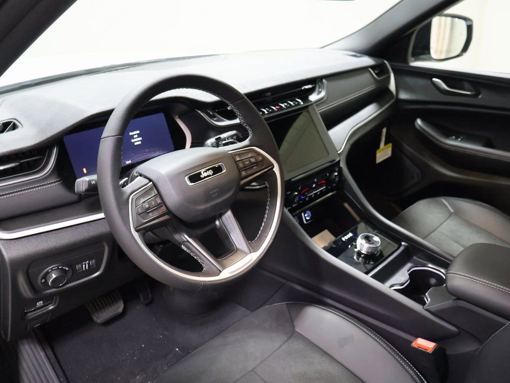 New 2025 Jeep Grand Cherokee L Altitude image 24