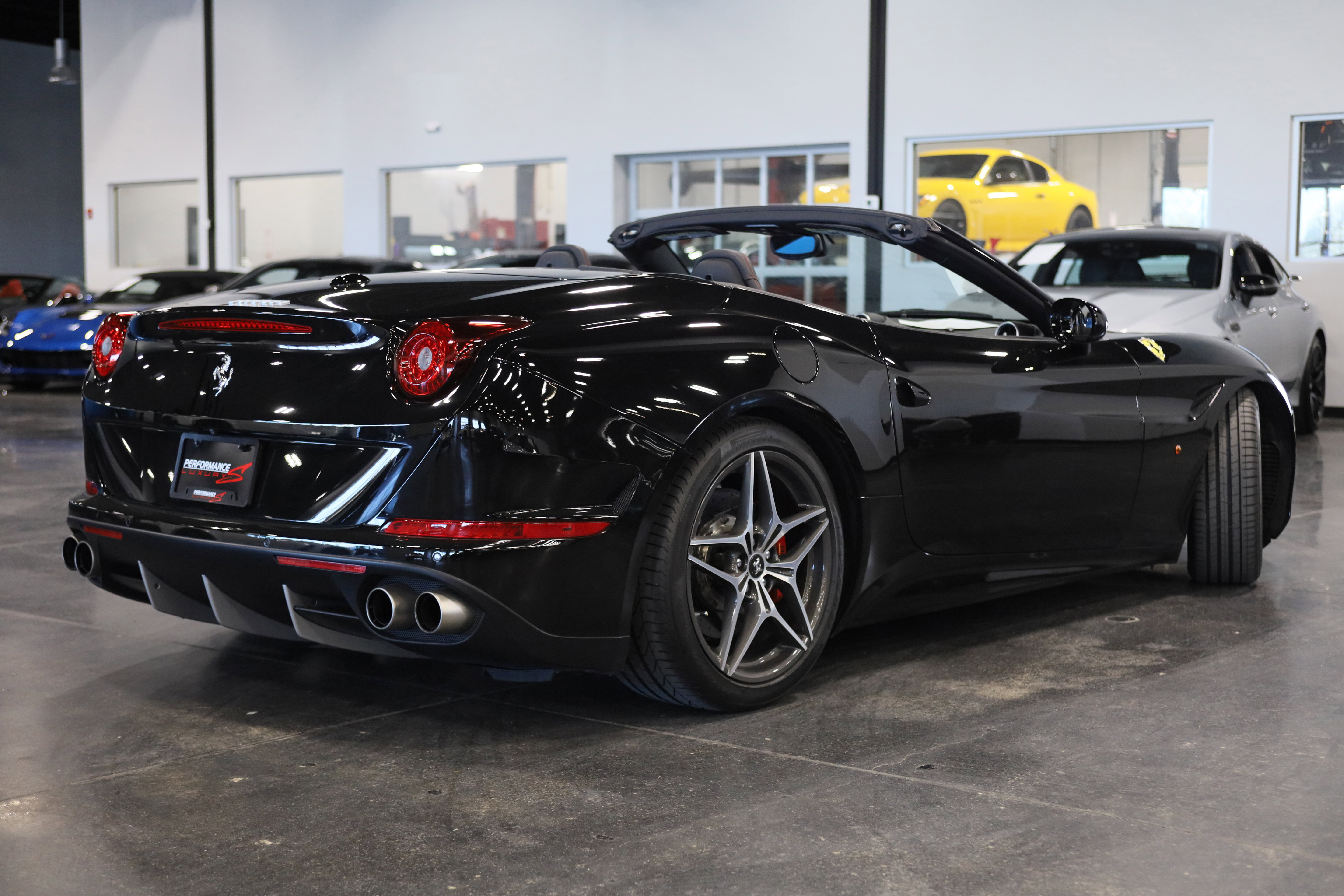 Used 2017 Ferrari California T RWD image 6