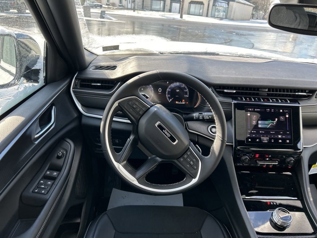 New 2025 Jeep Grand Cherokee Altitude image 15