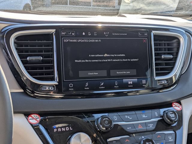 Used 2024 Chrysler Pacifica Touring-L FWD image 21
