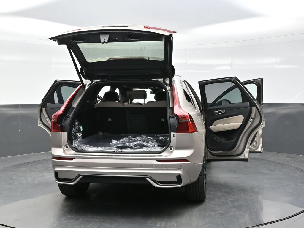 New 2026 Volvo XC60 T8 Plus w/ Protection Package Premier AWD/4WD image 41