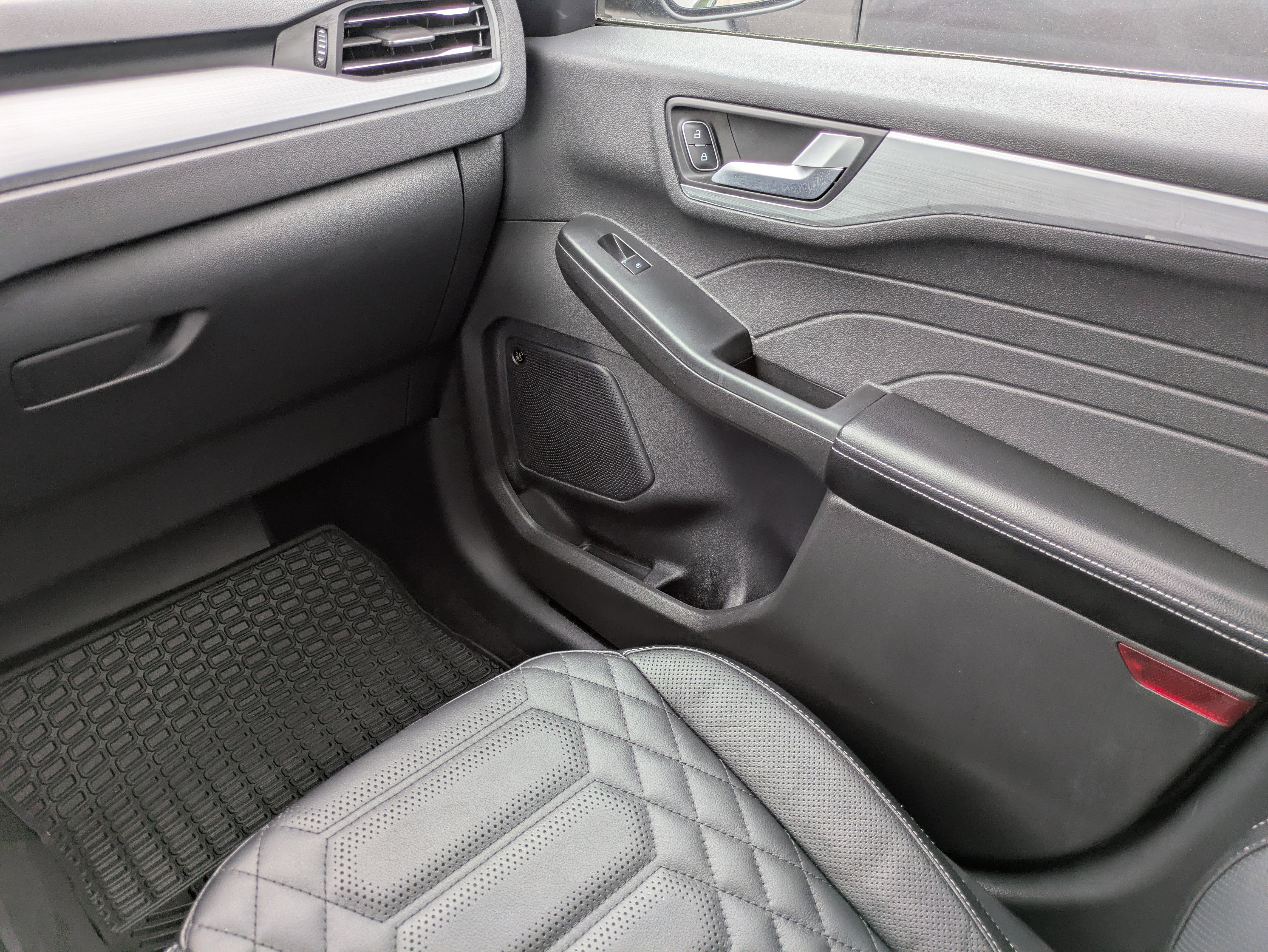 Used 2024 Ford Escape Platinum w/ Premium Technology Package image 20