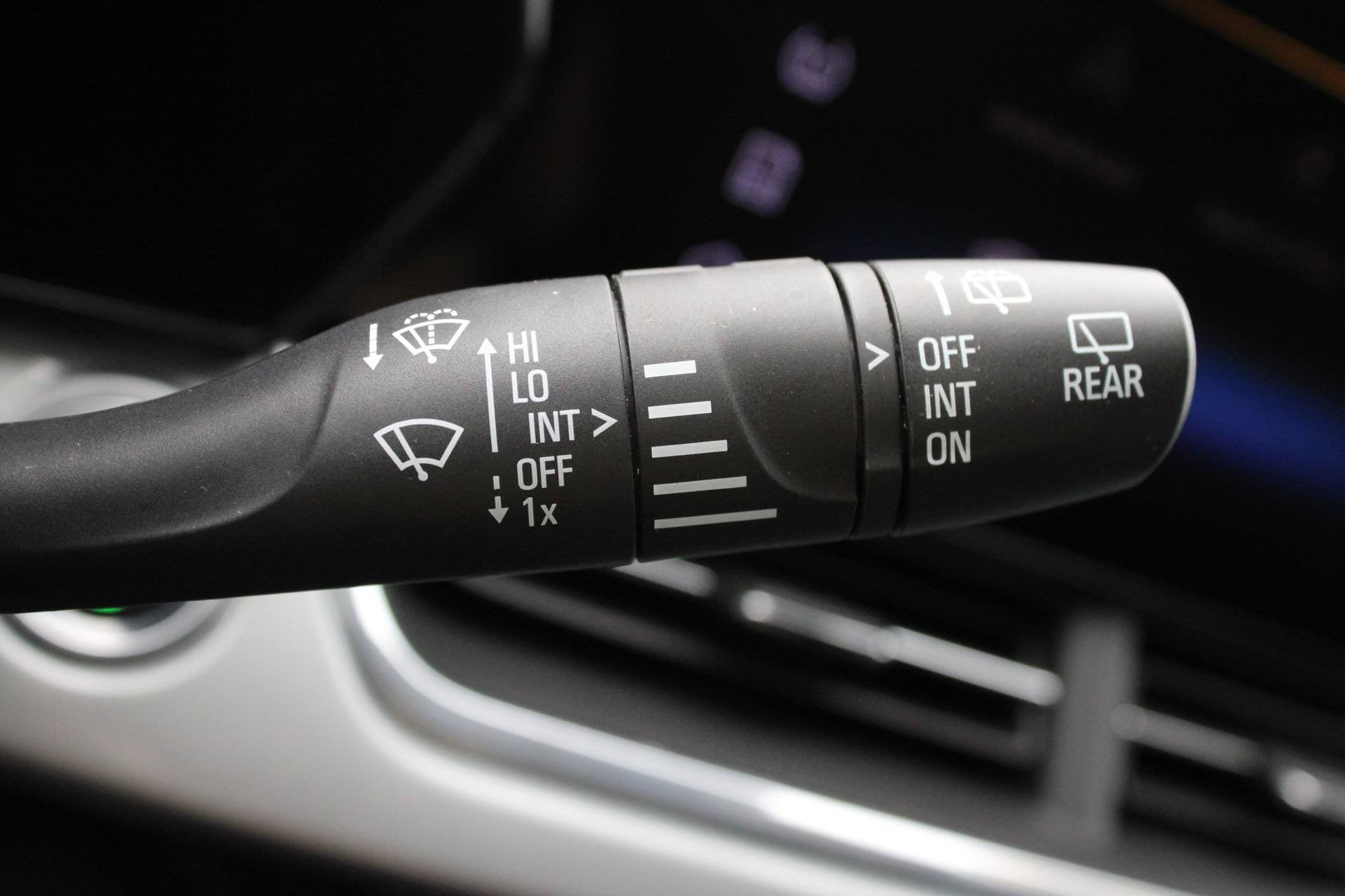 Used 2025 Chevrolet Trax LT FWD image 32
