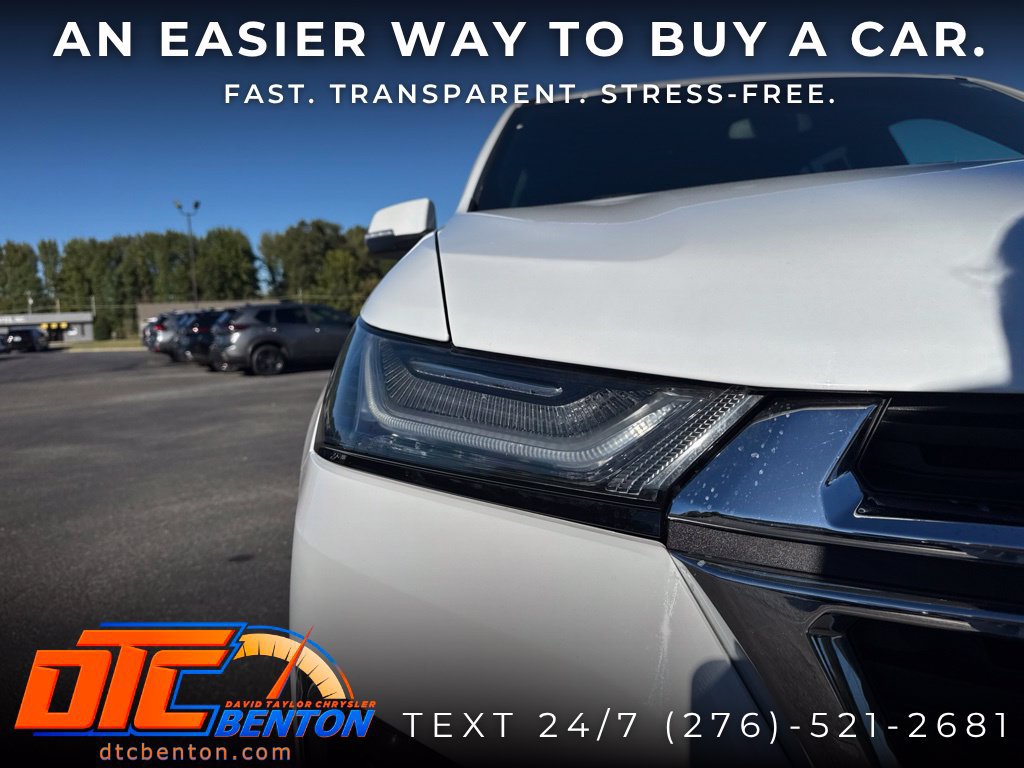 Used 2023 Chevrolet Traverse LT FWD image 9
