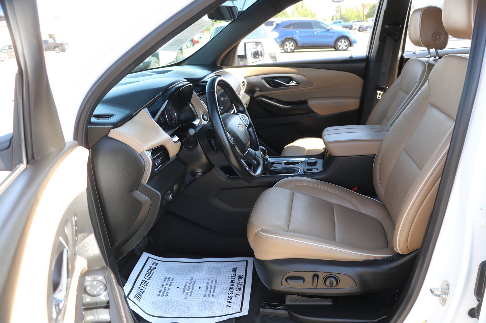 Used 2023 Chevrolet Traverse Premier FWD image 13