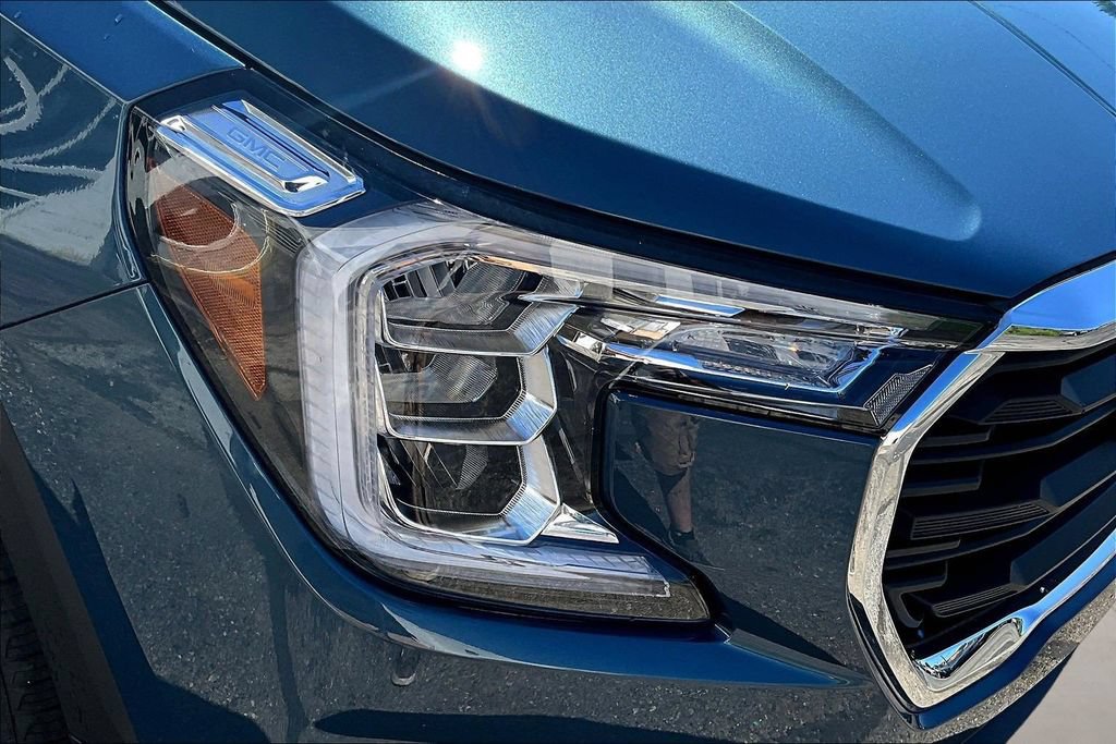Used 2024 GMC Terrain SLE AWD/4WD image 31